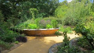 Le « Jardin du goût » valorisait la richesse et la biodiversité comestible. Au centre émergeait une table monumentale, lien entre les produits des terroirs et un festin alimentaire.©LKP 